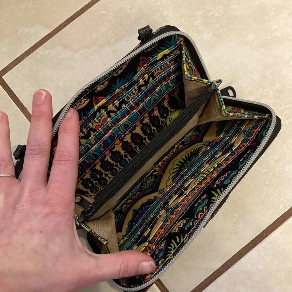 Sakroots Wallet - Picture 5 of 12